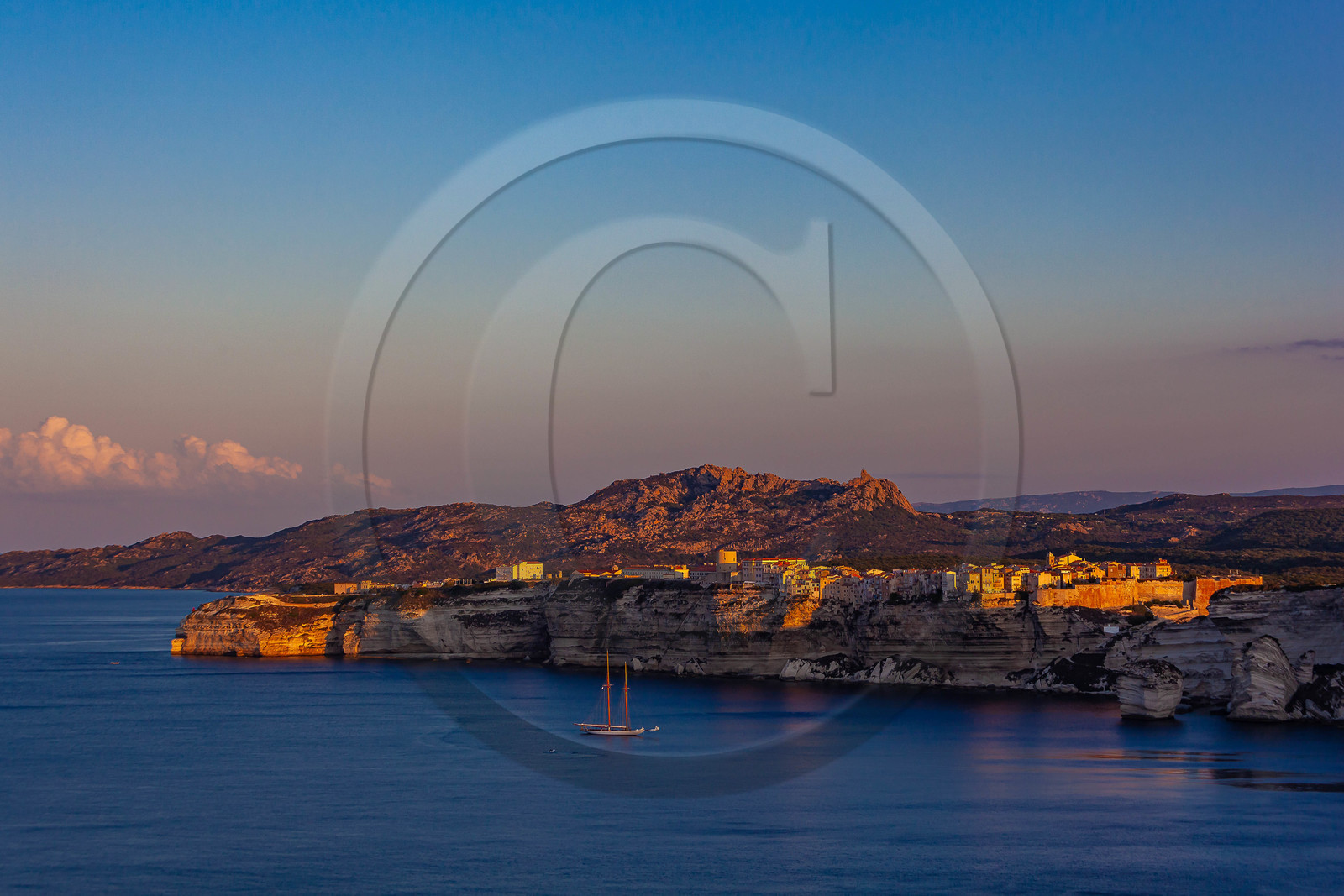 Lever de soleil sur Bonifacio