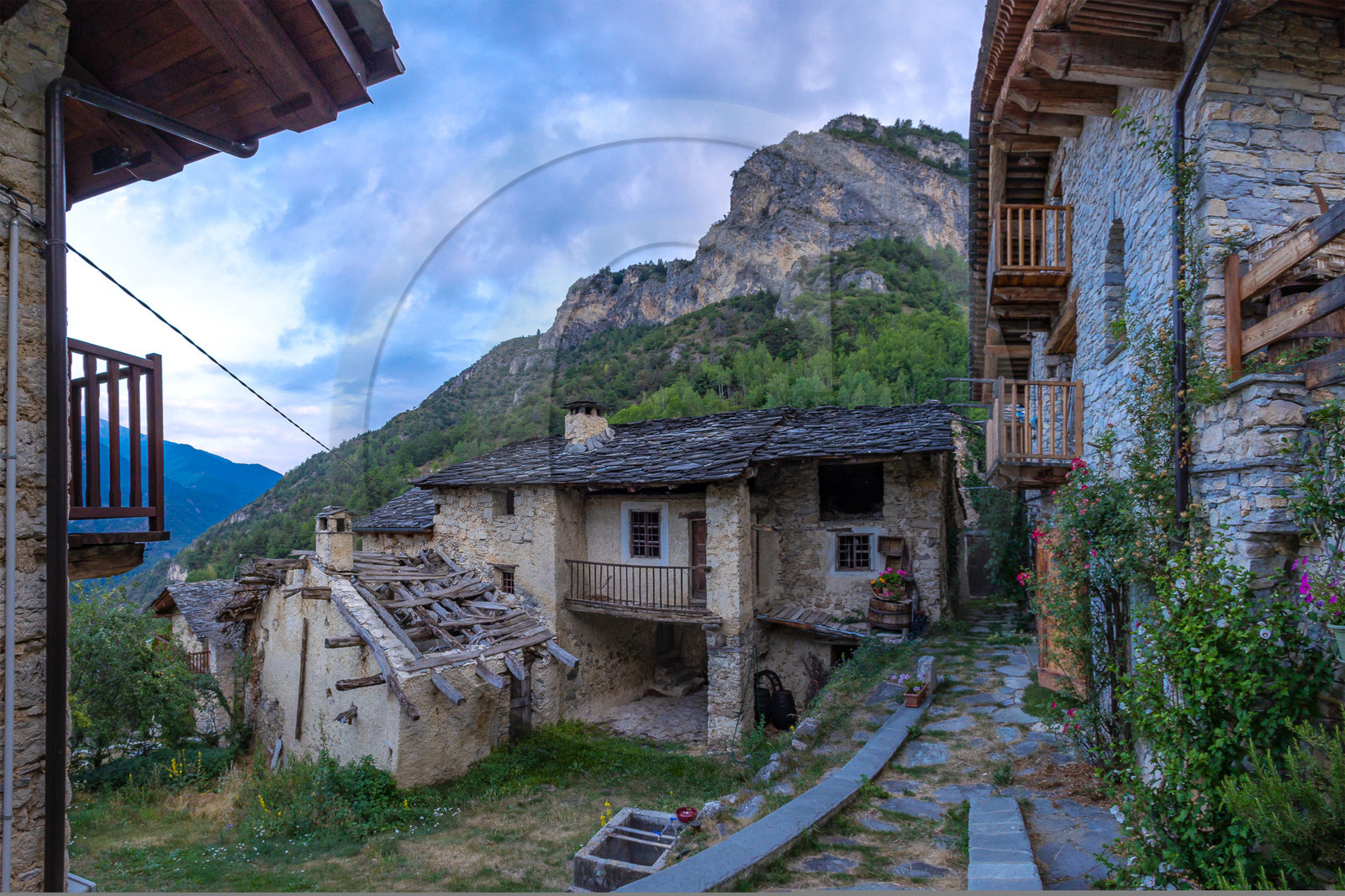 Valle Maira, Macra, Camoglieres