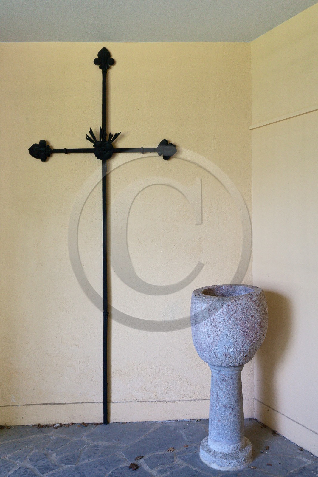 Croix de l'ancienne église de Savines