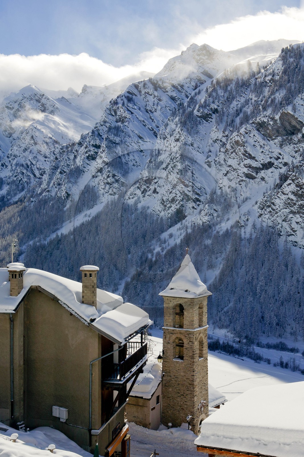 Saint-Véran, 2 042 m d'altitude,  plus haute commune  d'Europe