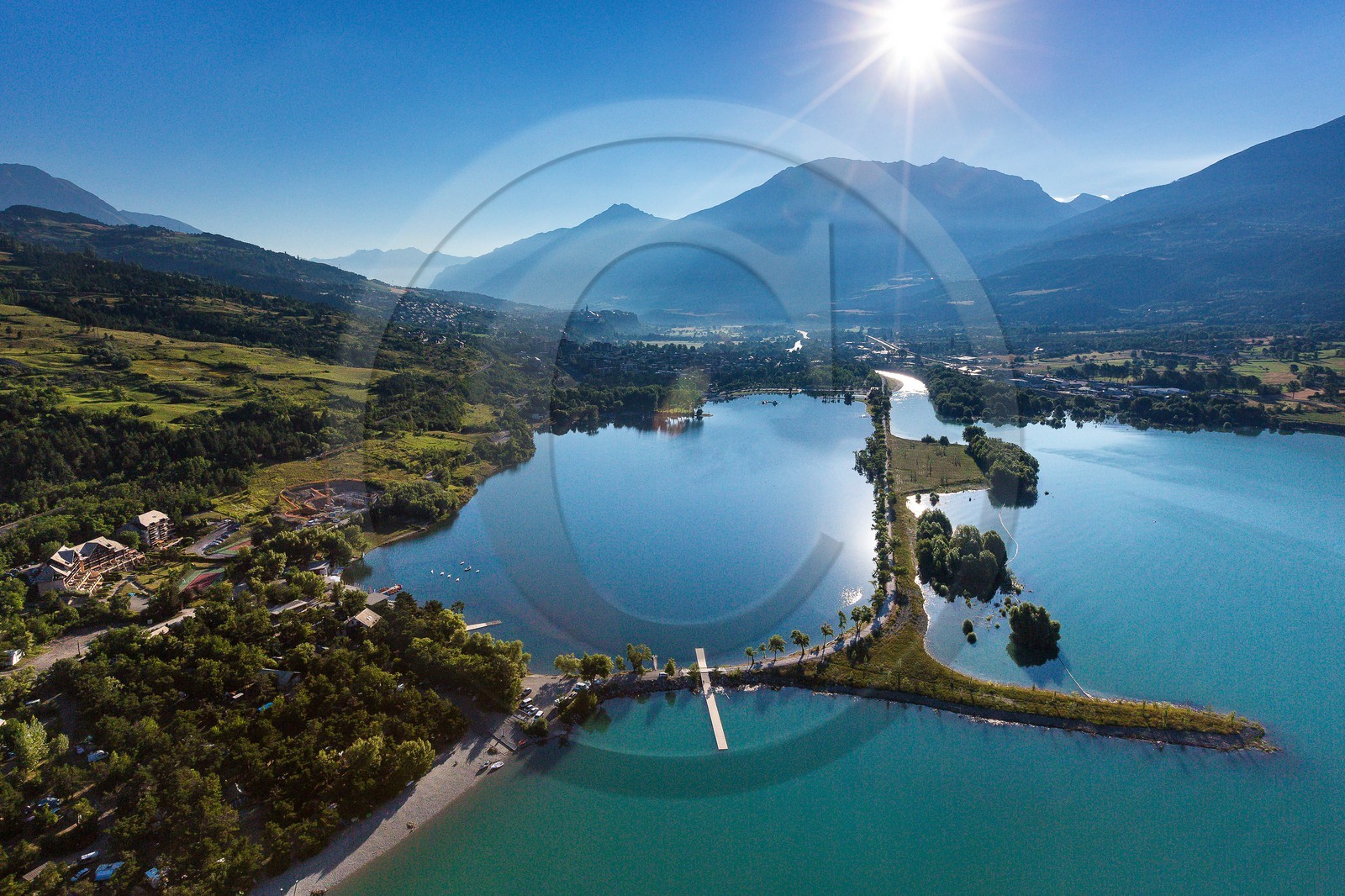 Lac de Serre-Ponçon, Embrun et le plan d'eau