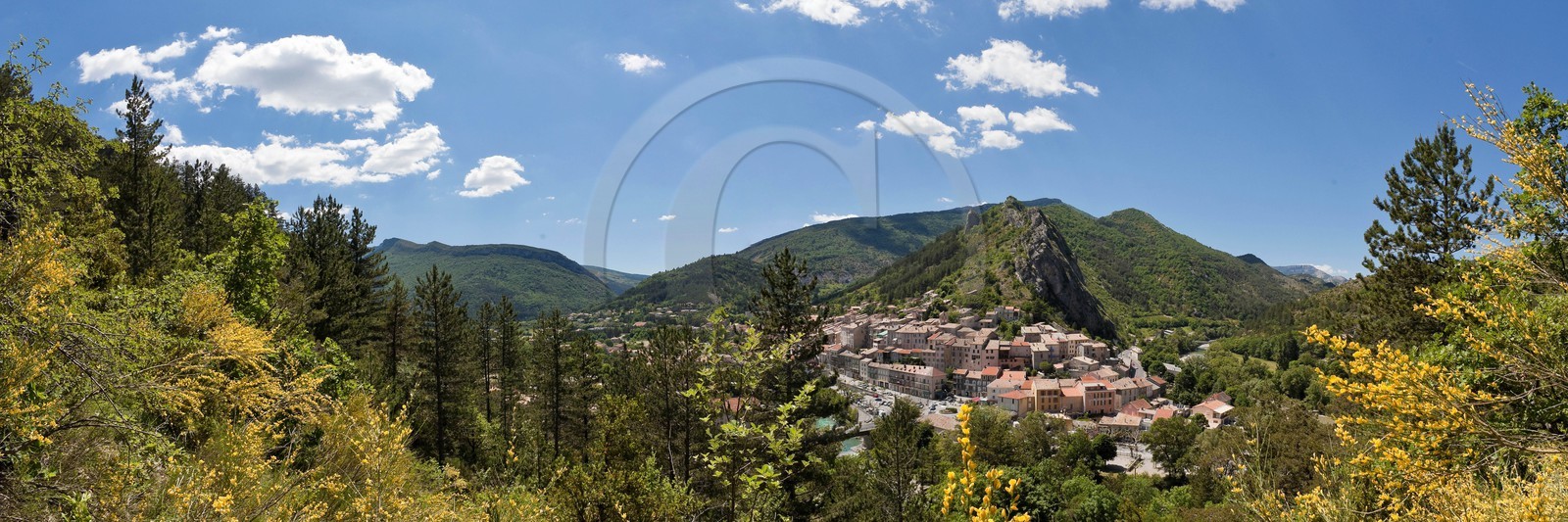 vallée du Buech, village de Serres