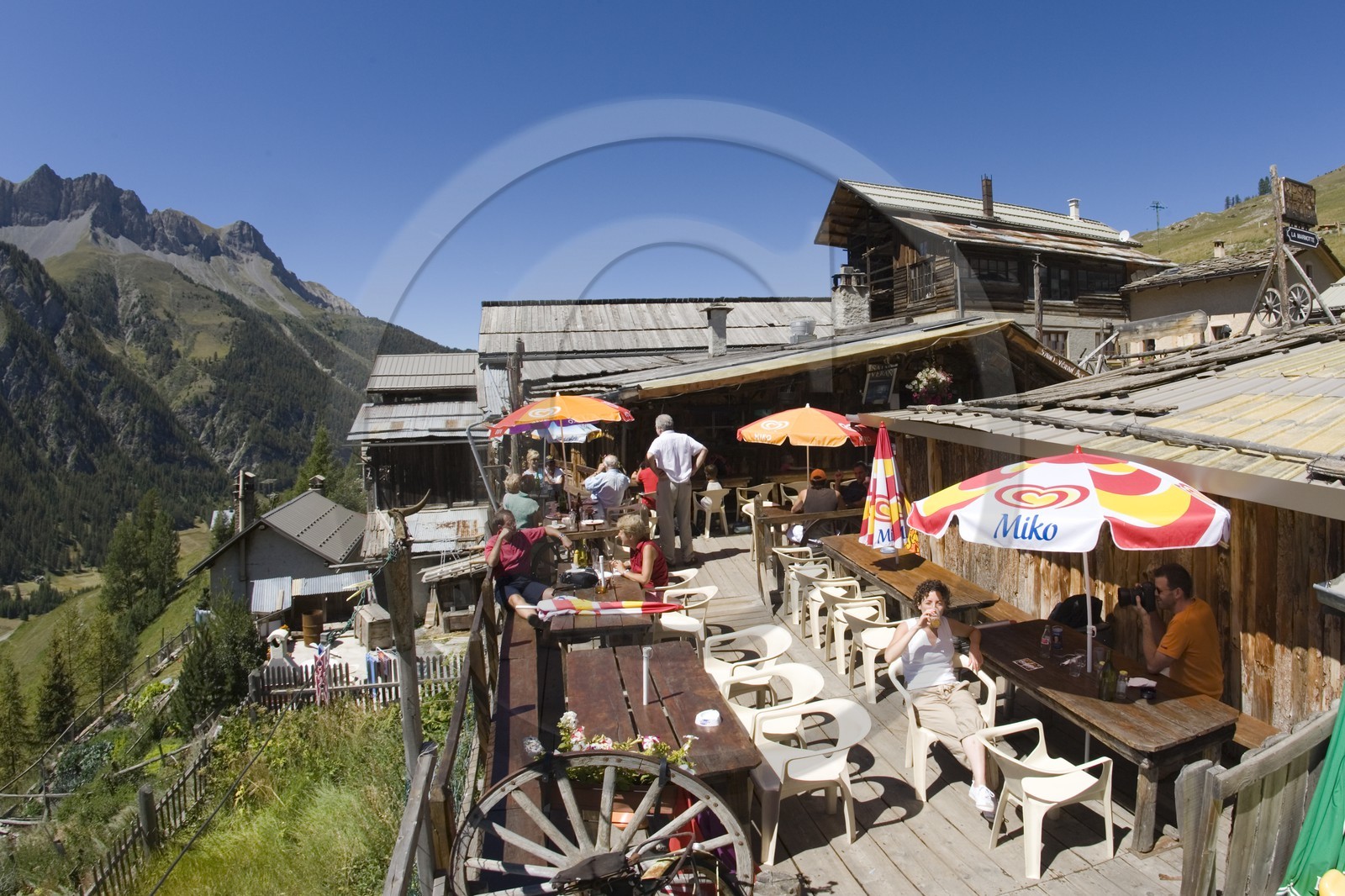 Saint-Véran, 2 042 m d'altitude,  plus haute commune  d'Europe