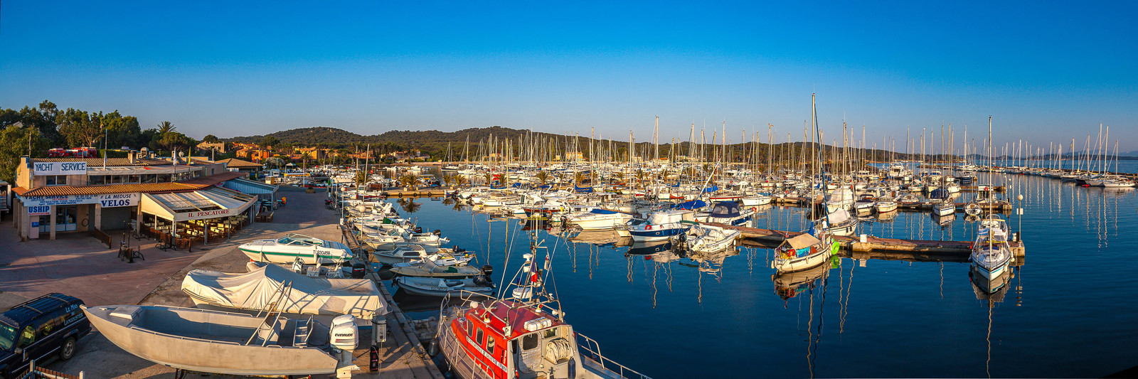 Parc national de Port-Cros, bateaux au port