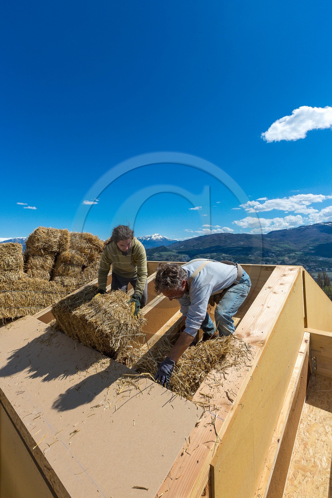 Constructeur de maison en paille