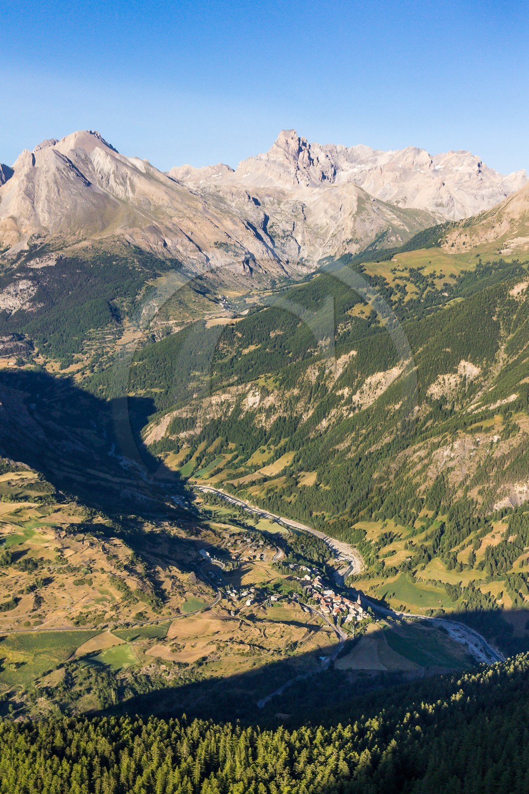 Saint-Paul-sur-Ubaye et le Brec de Chambeyron