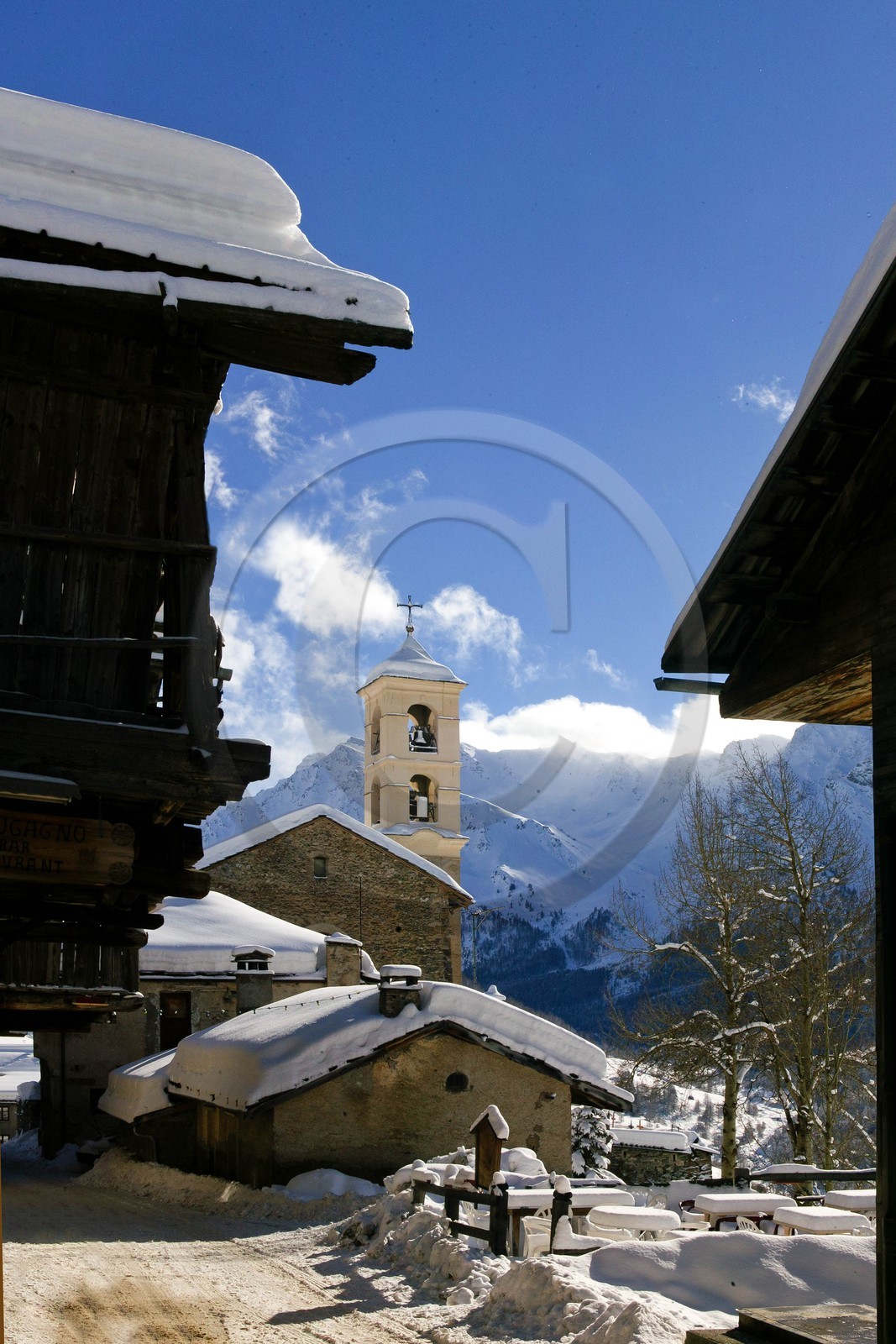 Saint-Véran, 2 042 m d'altitude,  plus haute commune  d'Europe
