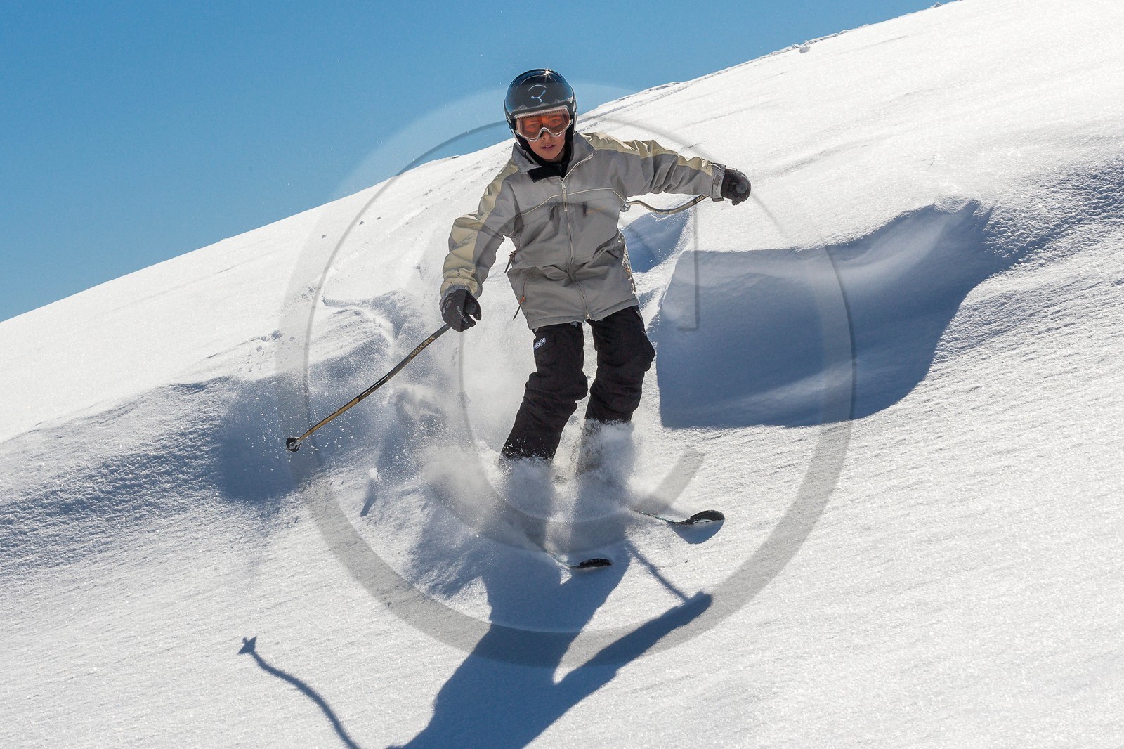 Ski enfant poudreuse