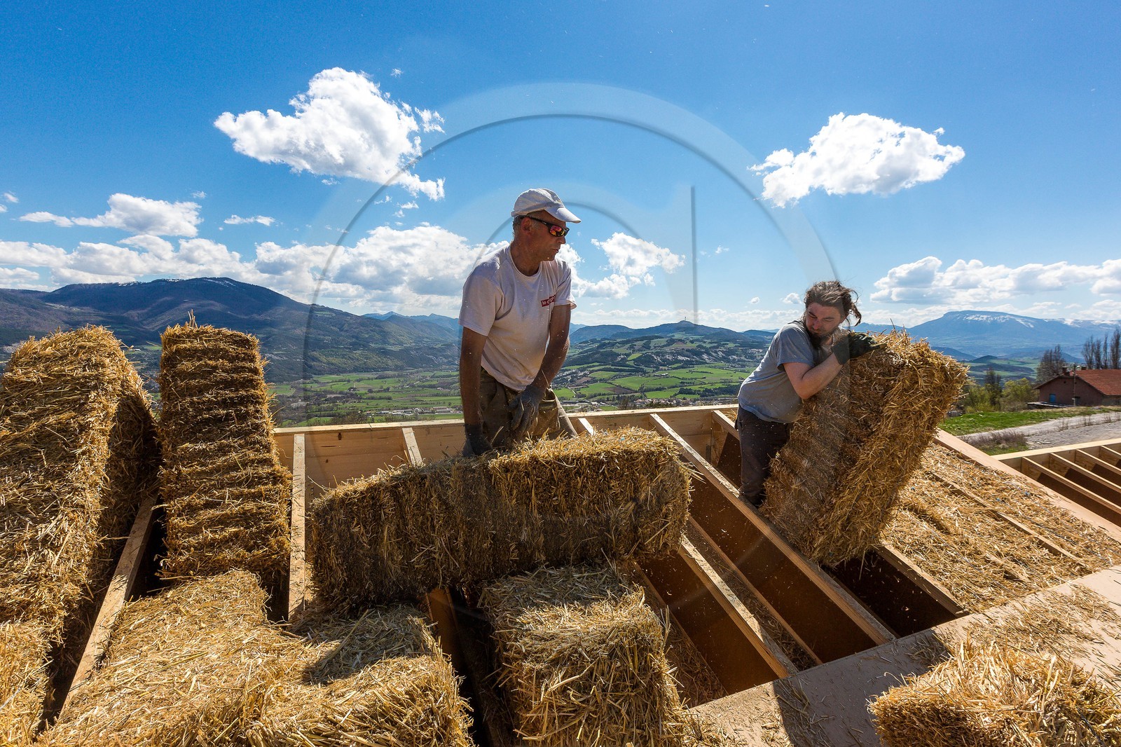Constructeur de maison en paille