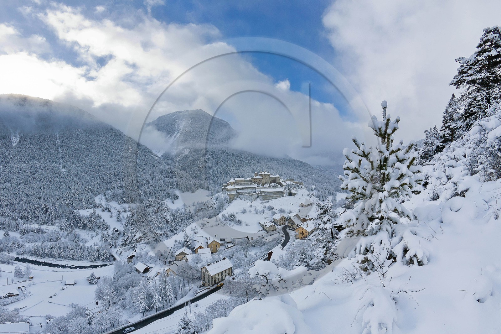 Fort Queyras, Château-Queyras