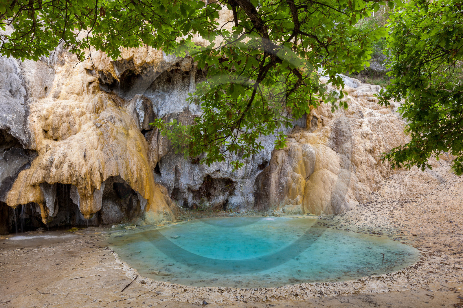Réotier, fontaine pétrifiante