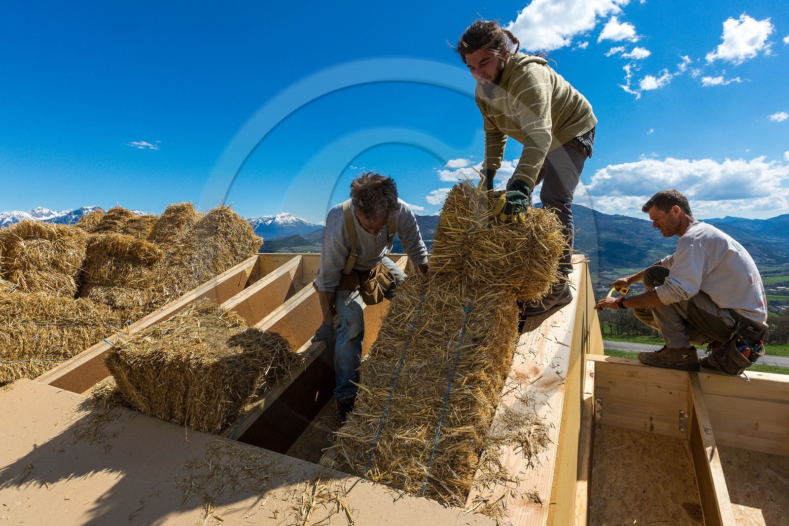 Constructeur de maison en paille