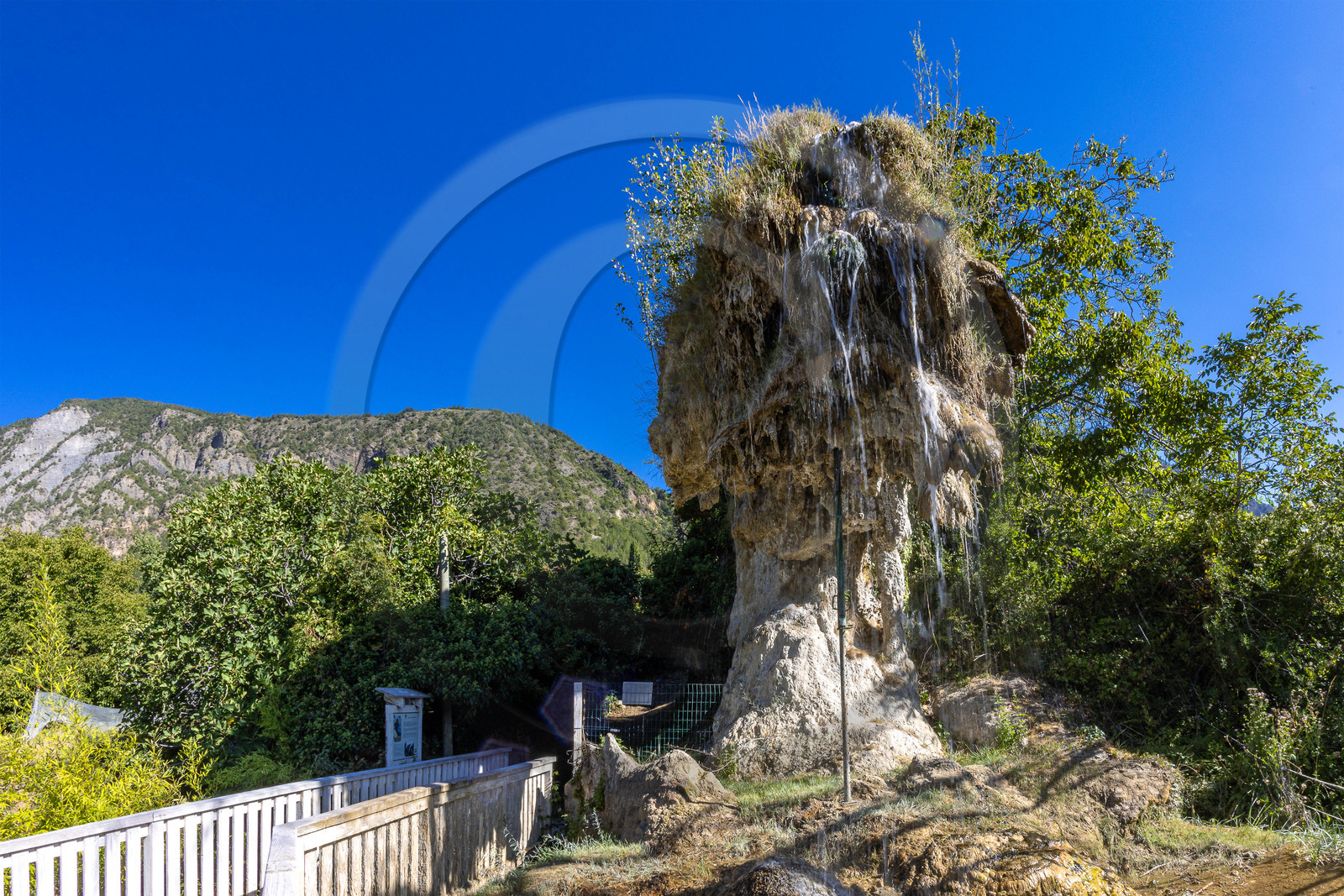 Cascade pétrifiante de Remollon