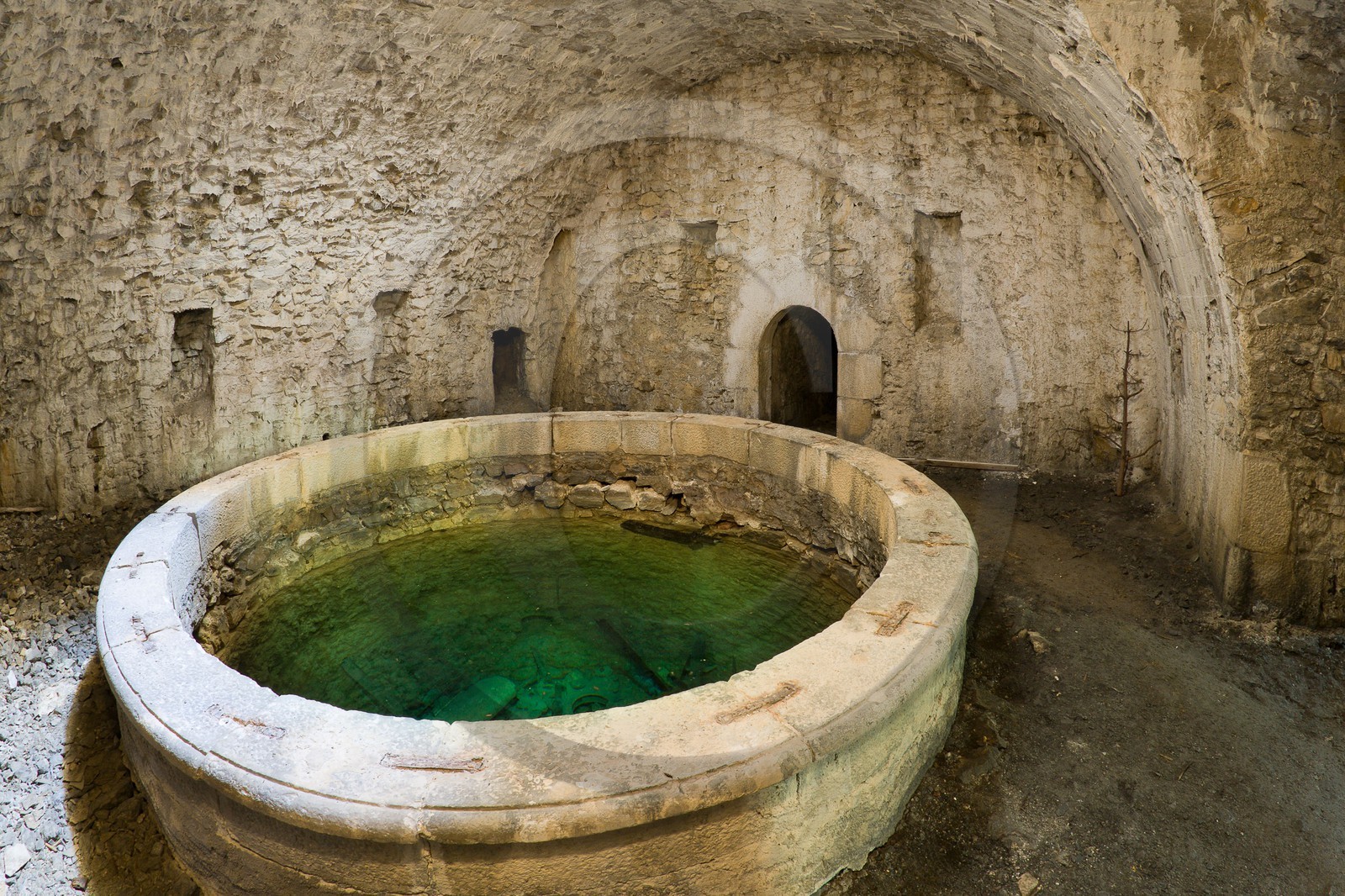 Briançon,citerne abreuvoir de La Communication Y