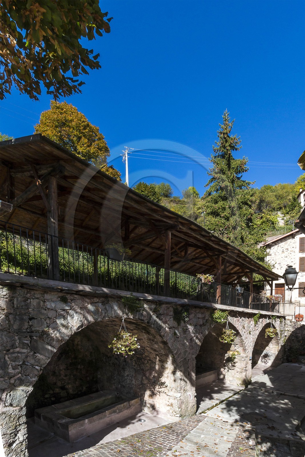Roure, fontaine, lavoir