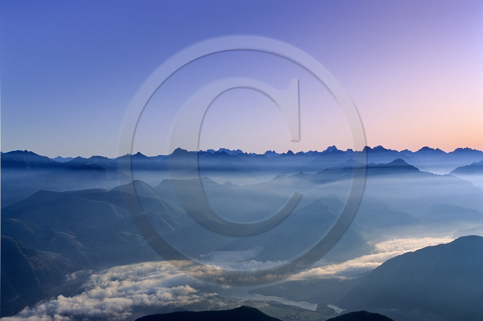 Massif des Ecrins depuis la montagne l'Obiou