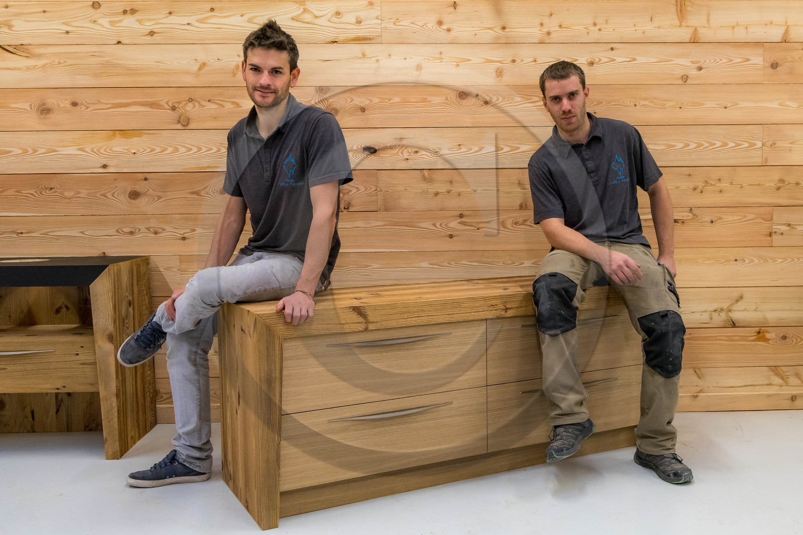 Atelier Monts & Merveilles, Clément Goudet, Compagnon Menuisier Ebéniste et Maxime Cuvelot responsable d'atelier