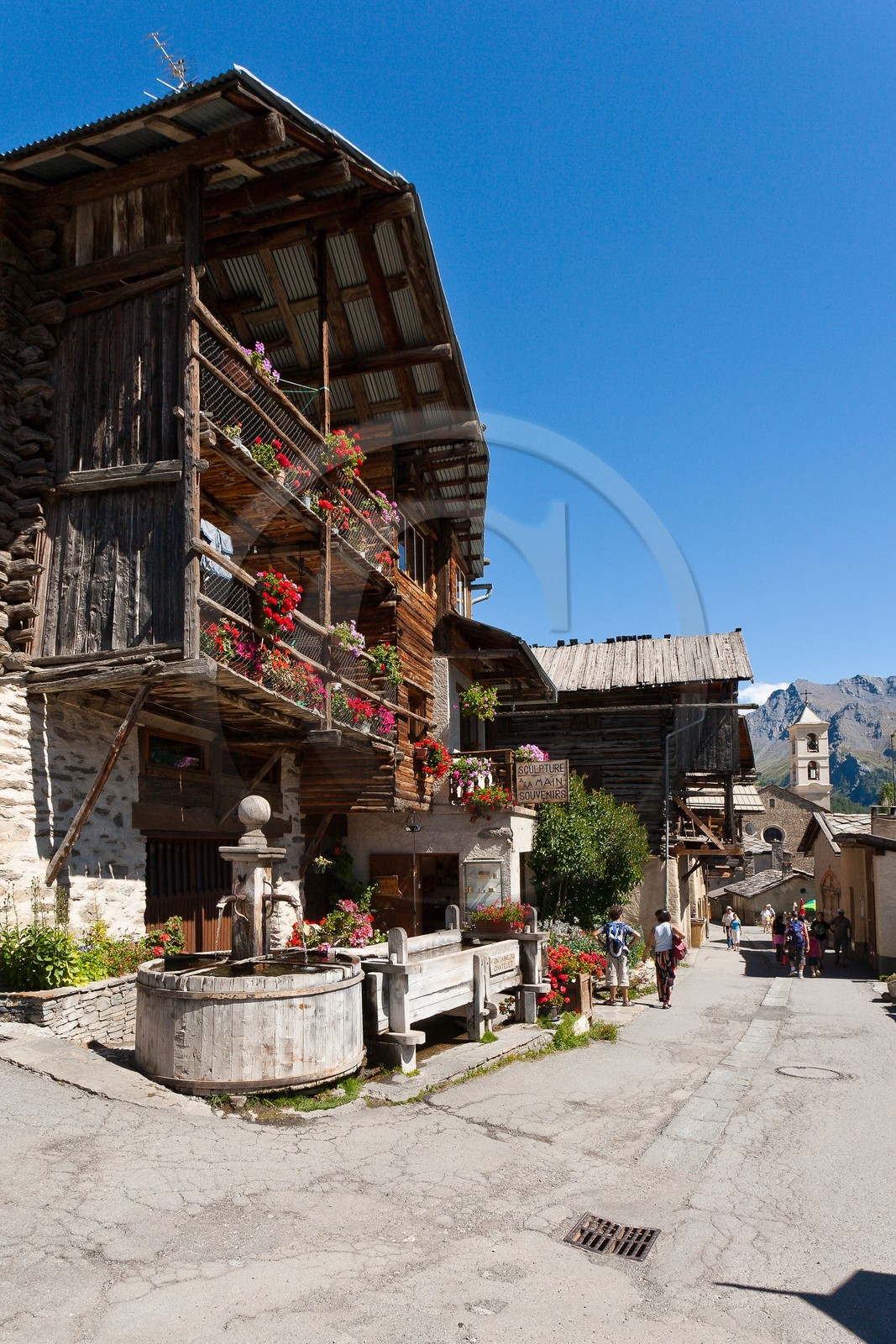 Saint-Véran, 2 042 m d'altitude,  plus haute commune  d'Europe