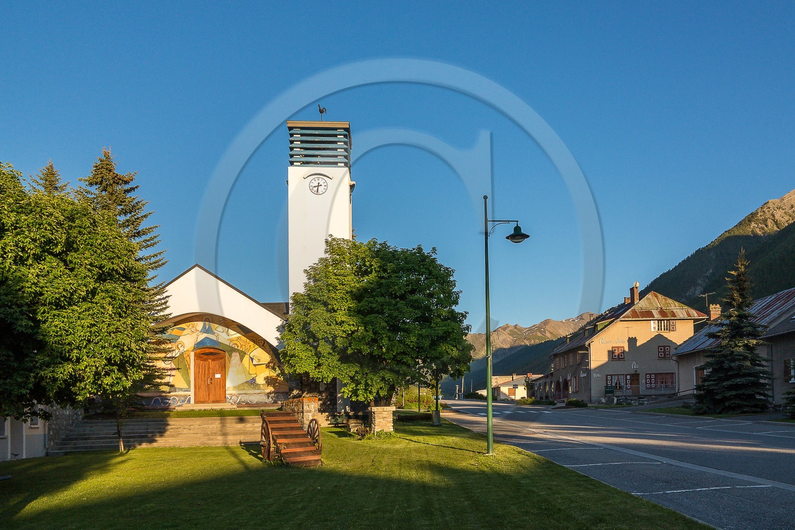 Larche, col de Larche, Église Notre-Dame-des-Neiges (XXe siècle)