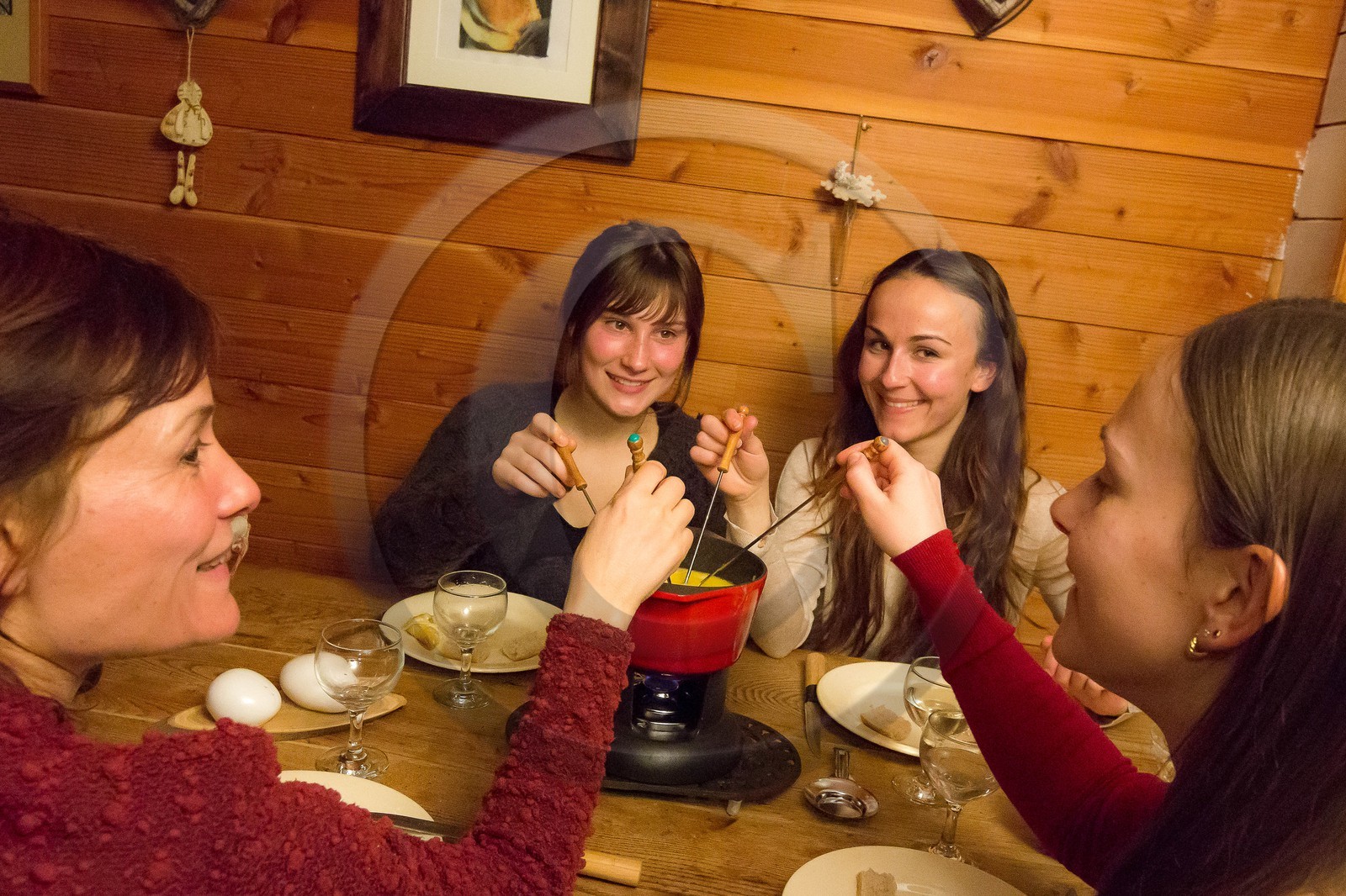 La fondue savoyarde est un plat régional de la gastronomie française