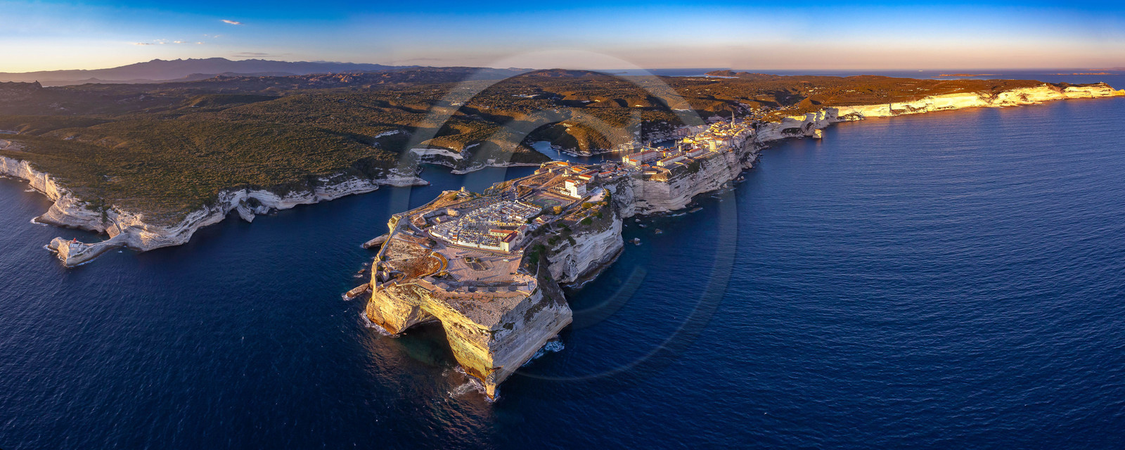 La citadelle et le port de Bonifacio