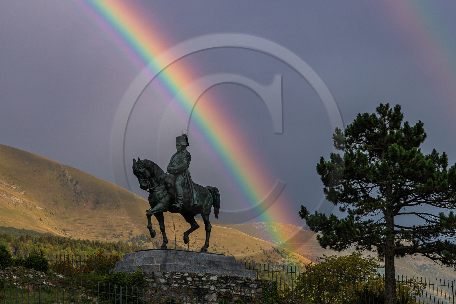 Laffrey, Statue et route Napoléon