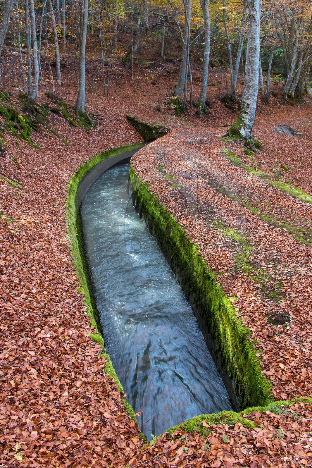 Canal du Beaumont au dessus du hameau les Angelas