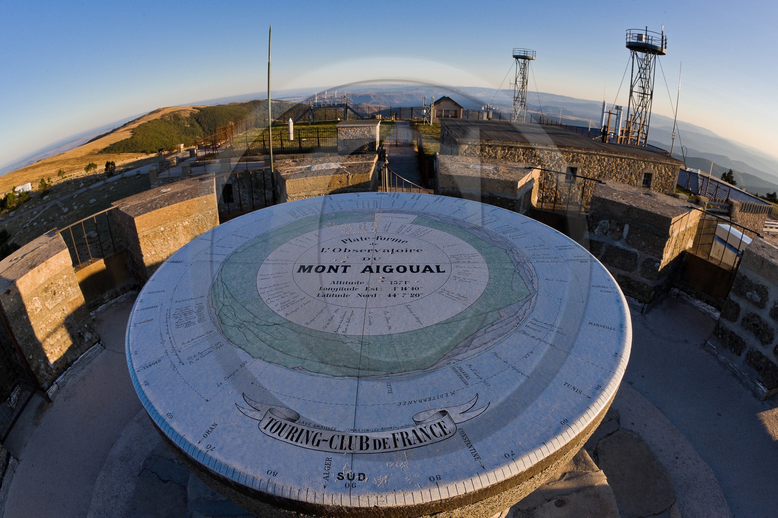 table d'orientation de l'observatoire météorologique du Mont Aigoual