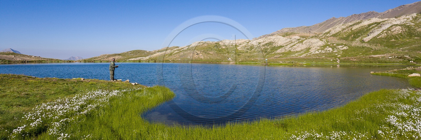 Orcières 1850, pêcheurau lac Jumeaux