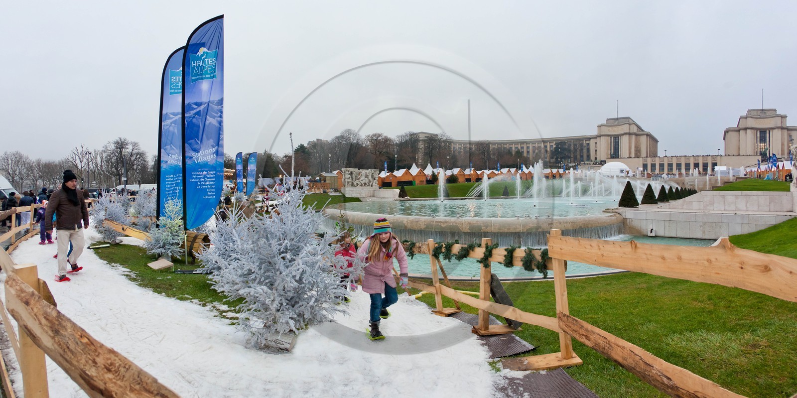 Paris, 2011, le village de Noël du Trocadéro et son univers de neige et glace