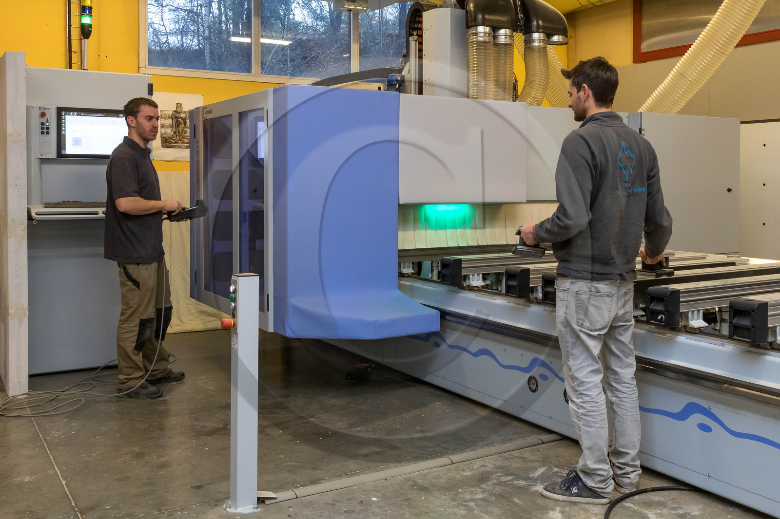 Atelier Monts & Merveilles, Clément Goudet, Compagnon Menuisier Ebéniste et Maxime Cuvelot responsable d'atelier