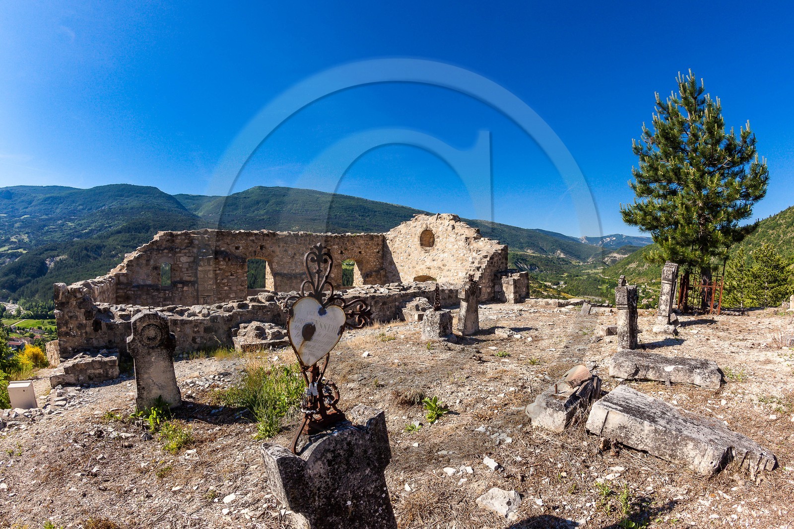 Barret sur Méouge Chapelles (St-Laurent XIe XIIe siècle)