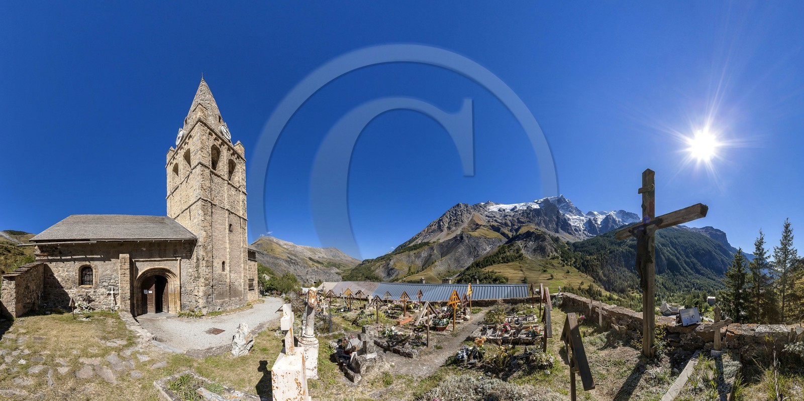 La Meije, La Grave, L'église romane  Notre-Dame-de-l'Assomption date du XIe et début XIIe siècle