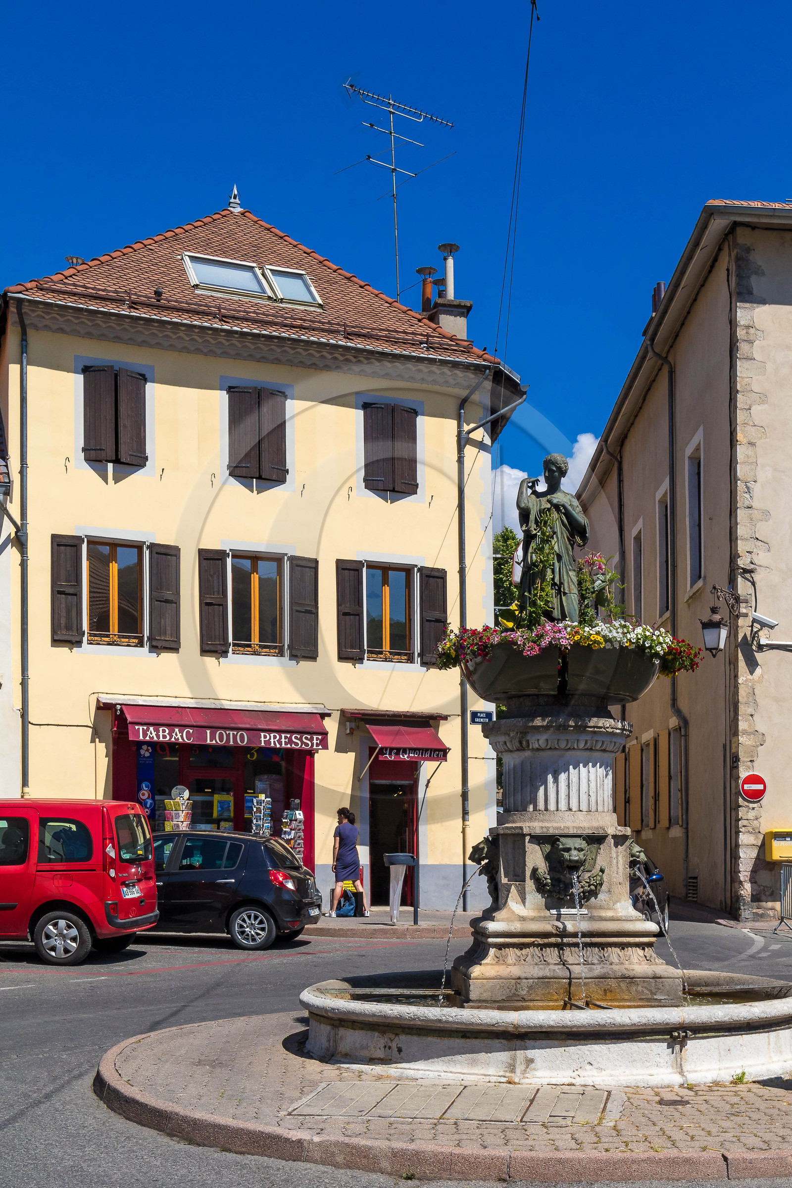 Gap, fontaine de la place Grenette