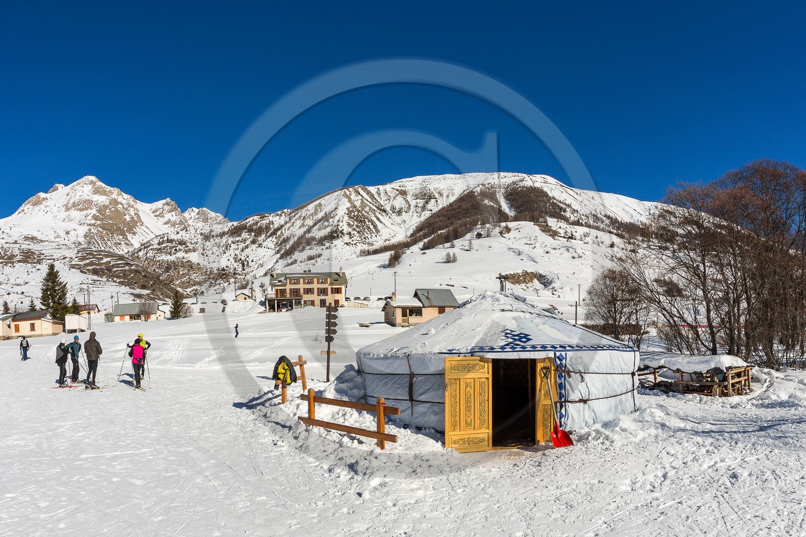 Larche, yourte d'accueil au foyer de ski de fond