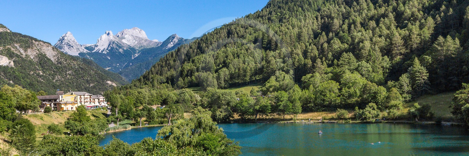 Lauzet-sur-Ubaye, Lac du Lauzet, l'hôtel la Lauzetane, la Petite et Grande Séolane