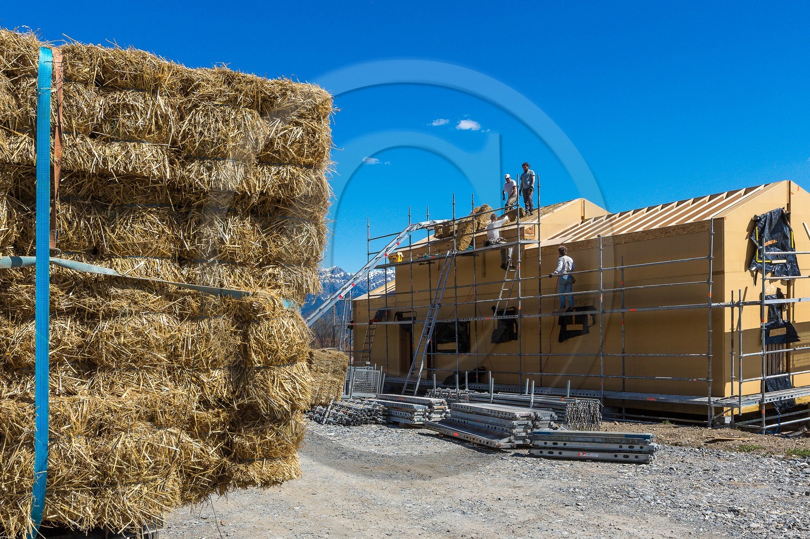 Constructeur de maison en paille