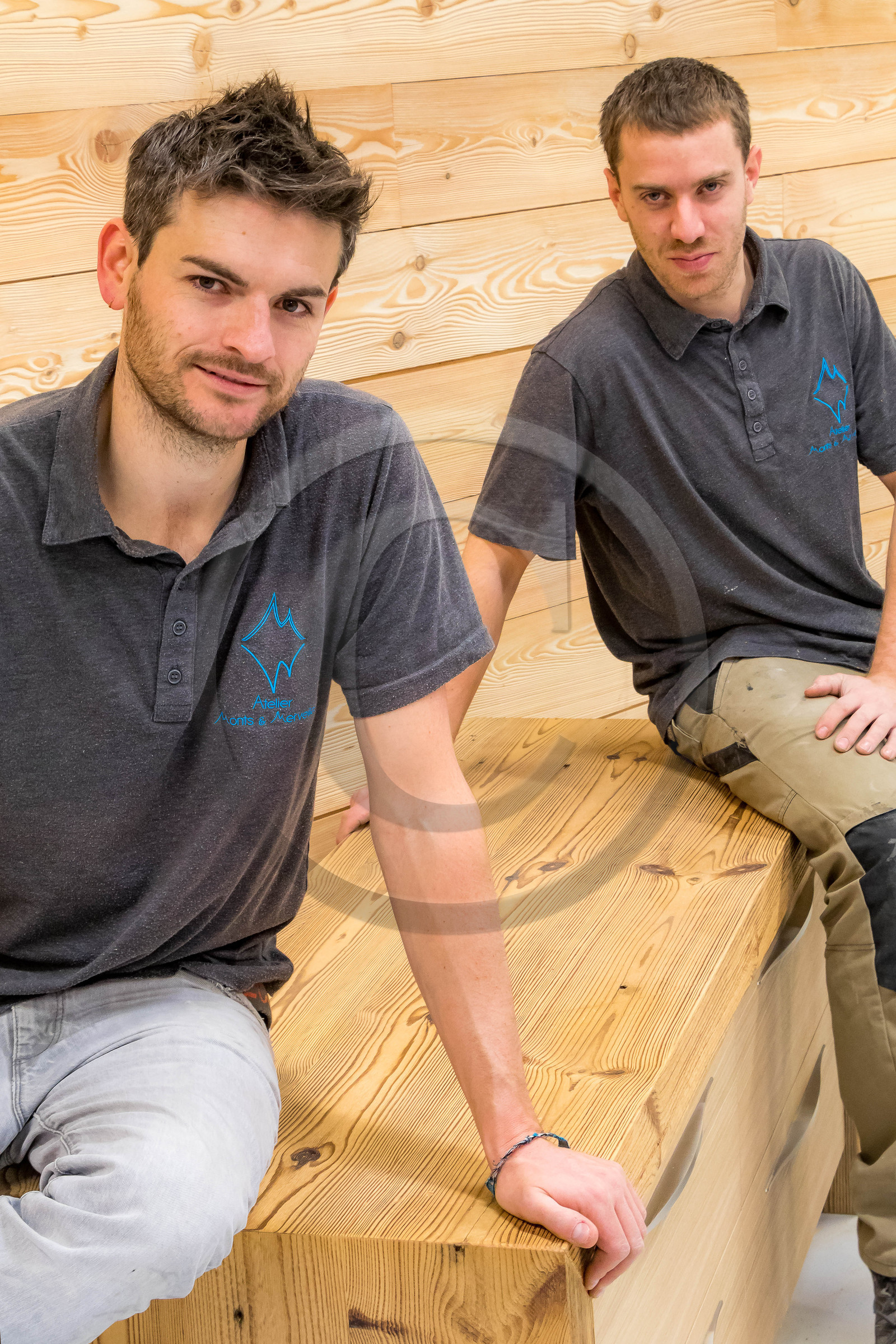 Atelier Monts & Merveilles, Clément Goudet, Compagnon Menuisier Ebéniste et Maxime Cuvelot responsable d'atelier